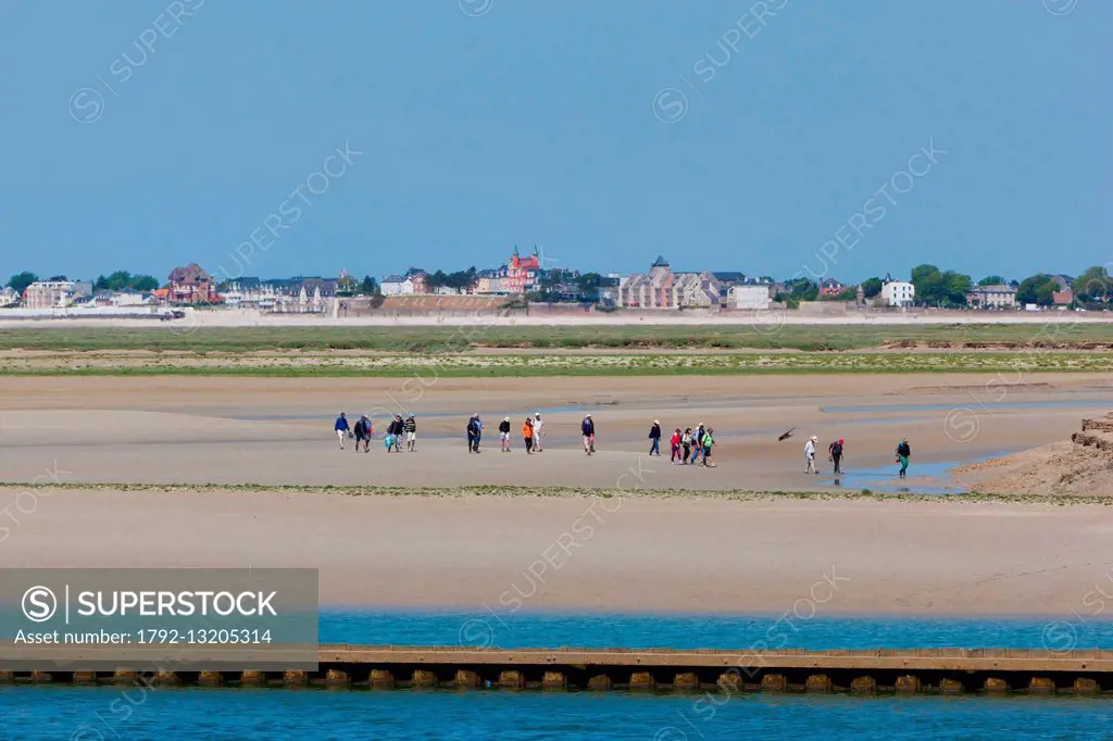 France, Somme, Baie de Somme, Saint Valery sur somme, group of hikers in the low tide Somme (Le Crotoy in the background)