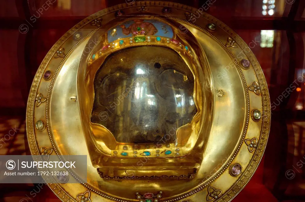 France, Somme, Amiens, Notre Dame d´Amiens Cathedral, listed as World Heritage by UNESCO, Reliquary of the alleged skull of St. John the Baptist