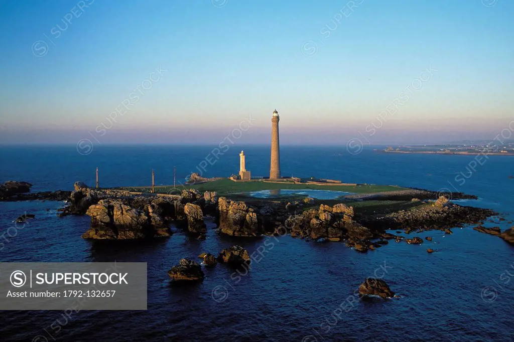 France, Finistere, Plouguerneau, Ile Vierge in Archipel de Lilia, the Ile Vierge Lighthouse, the tallest lighthouse in Europe with a height of 82.5 me...