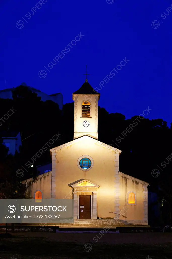 France, Var, IIles d´Hyeres, National Park of Port Cros, Ile de Porquerolles, the village of Porquerolles, Church of St. Anne on the Place d´Armes