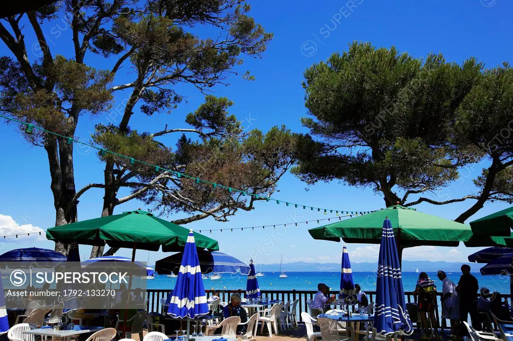 France, Var, IIles d´Hyeres, National Park of Port Cros, Ile de Porquerolles, restaurant on the Plage d´Argent Silver Beach