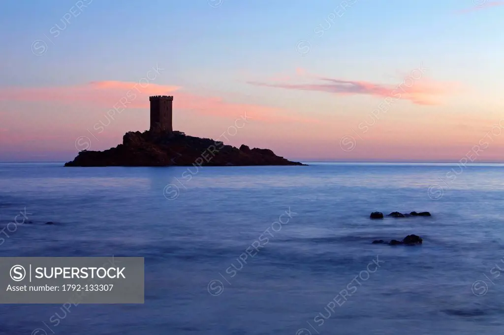 France, Var, Corniche del´Esterel, to Saint Raphael, Ile d´Or and its tower was built in the 19th century from Cap du Dramont
