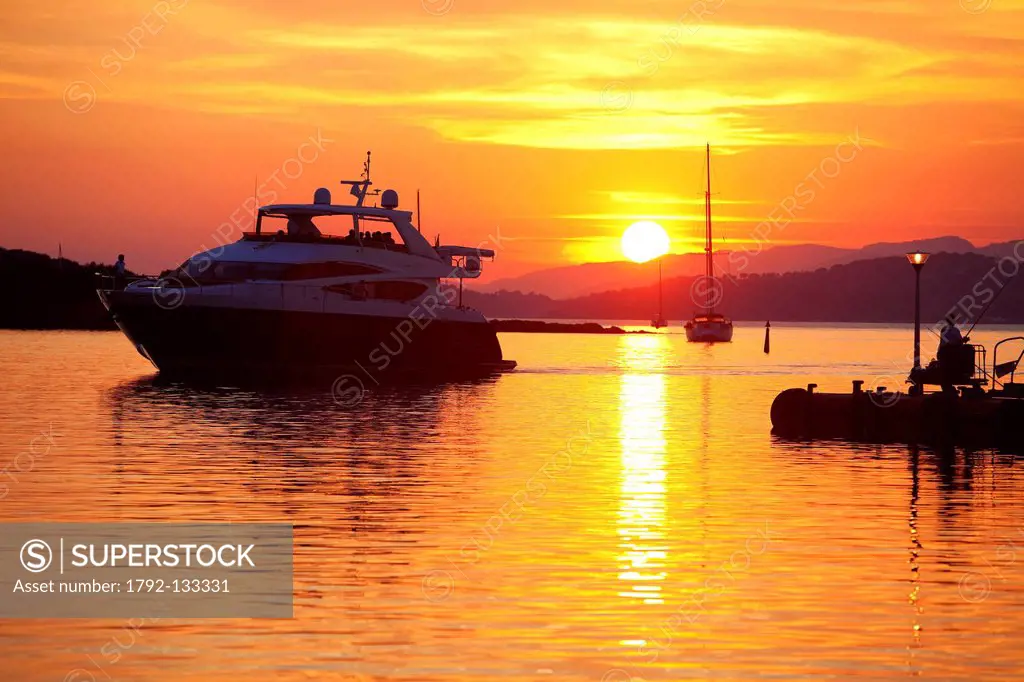 France, Var, Iles d´Hyeres, National Park of Port Cros, Porquerolles island, the yacht harbor entrance