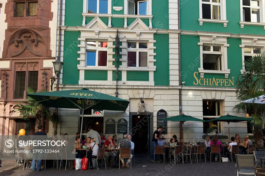 Germany, Black Forest, Schwarzwald, Baden_Wuerttemberg, Freiburg, restaurant with sunshade and Schwabentor tower, pedestrian street of the centre of t...