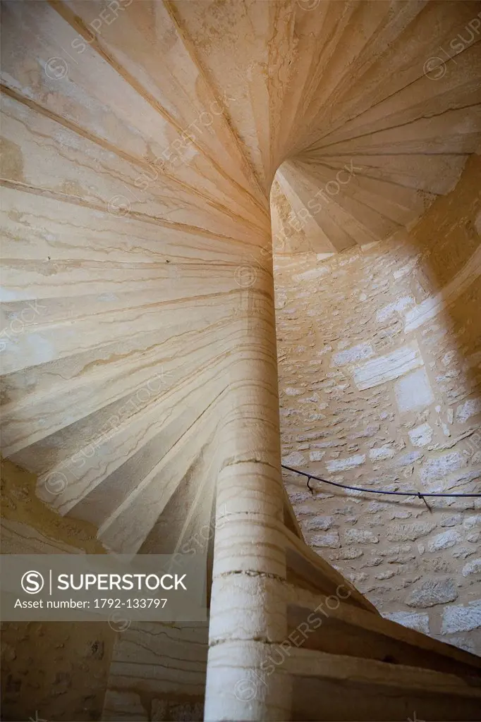 France, Dordogne, Perigord Noir, Dordogne Valley, Sarlat la Caneda, stone staircase