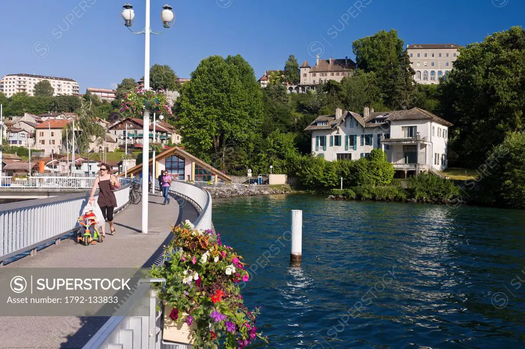 France, Haute Savoie, Le Chablais, Thonon les Bains, the landing stage by the lake Lake Geneva