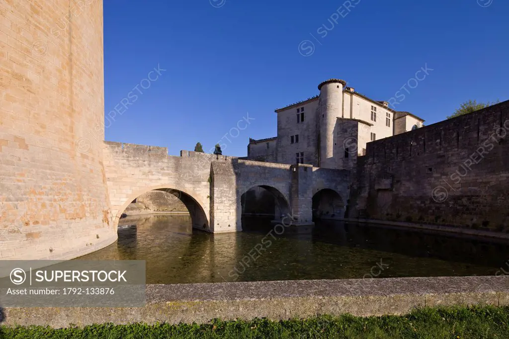 France, Gard, Aigues Mortes, Constance Tower and the remparts seen from the Crusades quay