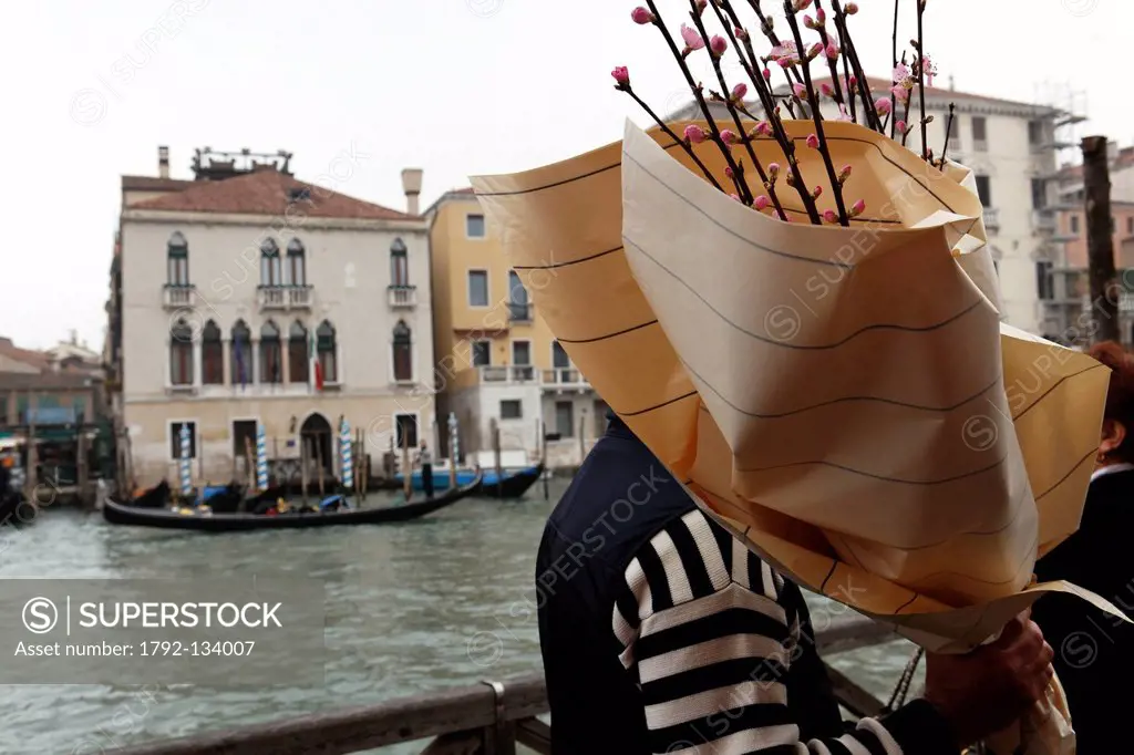Italy, Venetia, Venice, listed as World Heritage by UNESCO, district of San Polo, gondolier with a bouquet