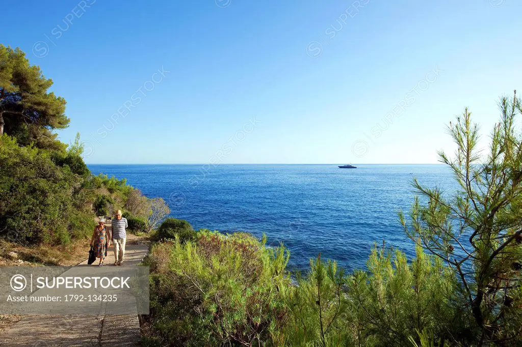 France, Alpes Maritimes, Roquebrune Cap Martin, Cap Martin, coastal footpath, Promenade Le Corbusier