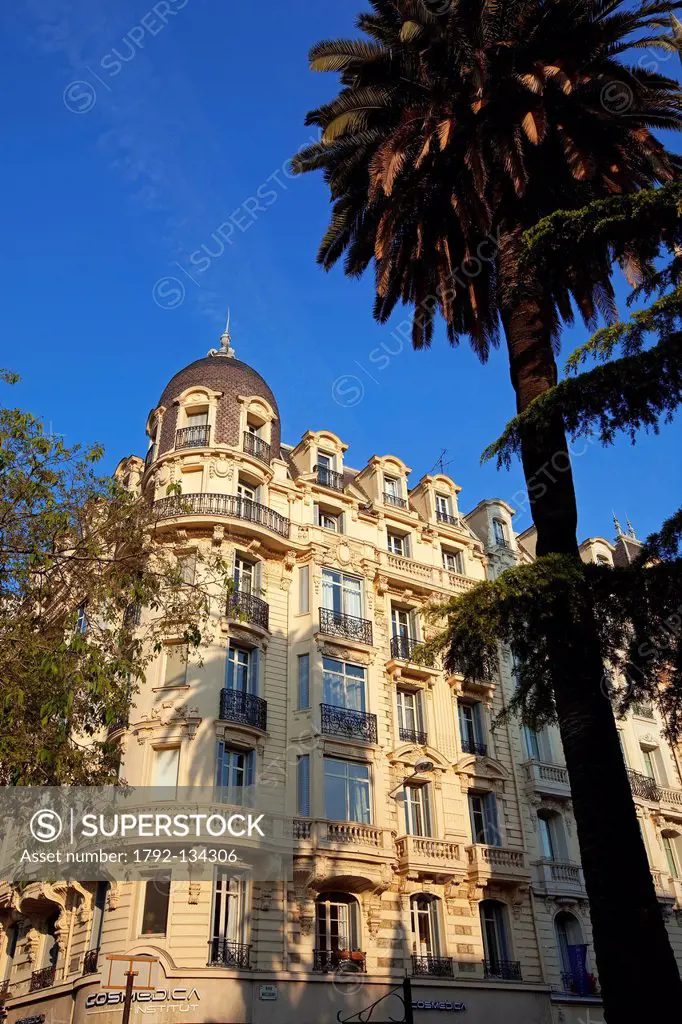 France, Alpes Maritimes, Nice, building on the corner of Boulevard Victor Hugo and Rue Maccarani