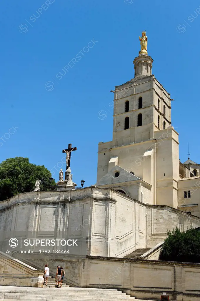 France, Vaucluse, Avignon, Place du Palais des Papes, Episcopal buidings listed as World Heritage by UNESCO, Notre Dame des Doms Cathedral