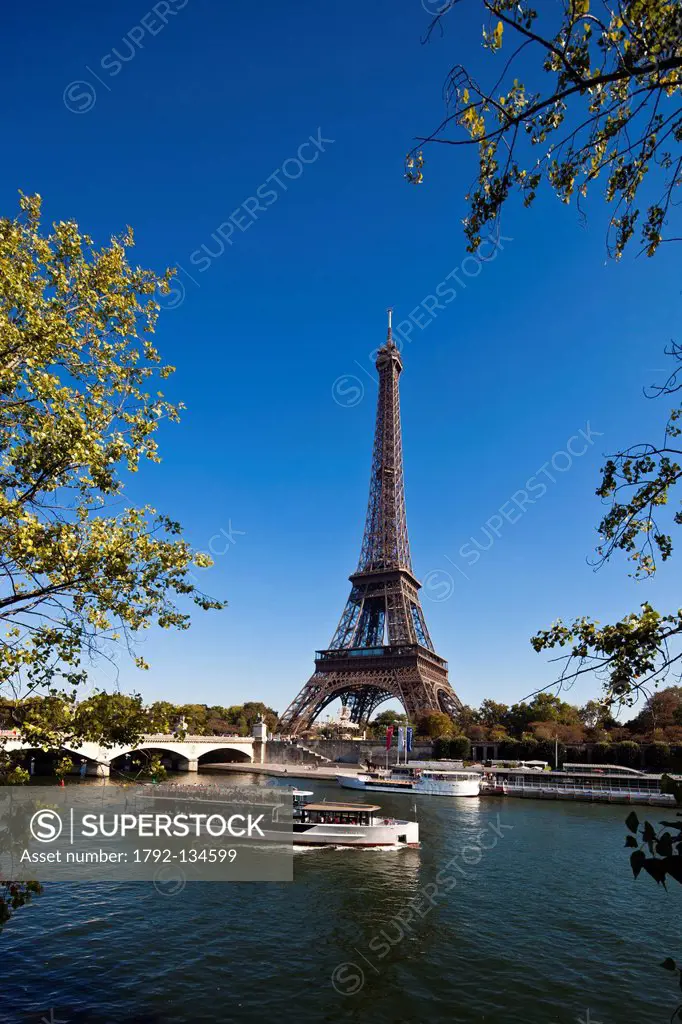 France, Paris, Seine river banks, listed as World Heritage by UNESCO, the Eiffel Tower