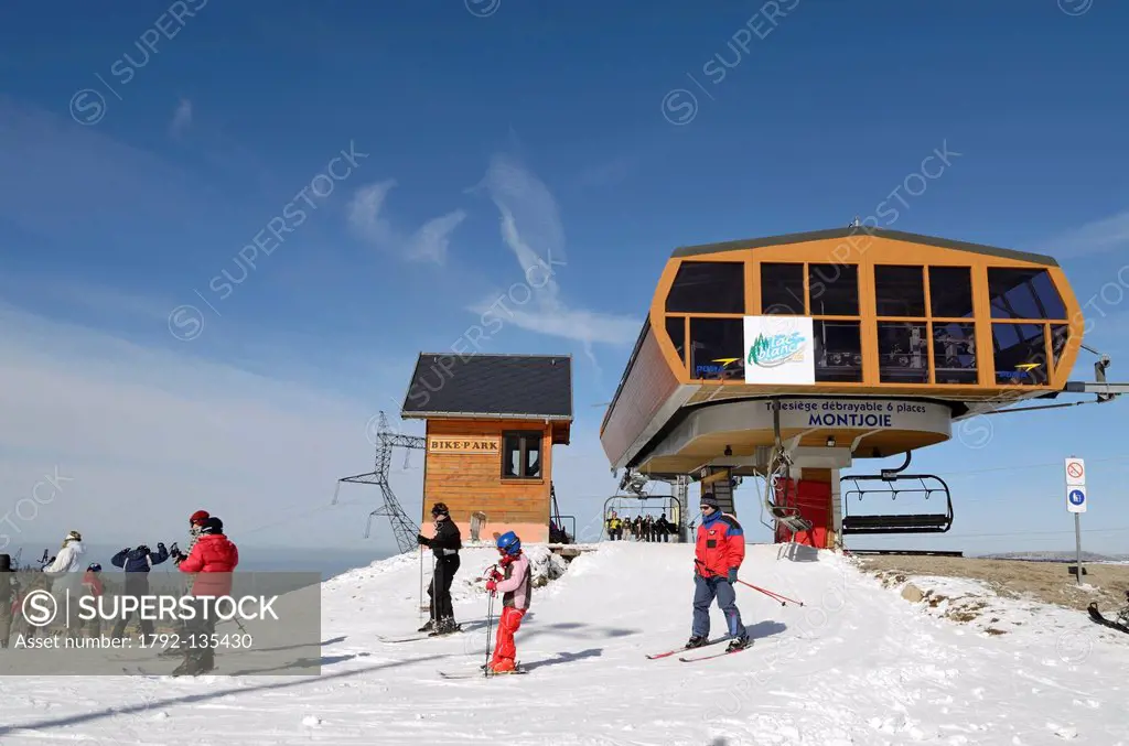 France, Haut Rhin, Hautes Vosges, Lac Blanc, ski resort, arrival of Montjoie chairlift, winter, snow