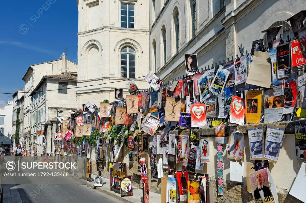 France, Vaucluse, Avignon, Rue des Lices, Avignon Festival, display wild performances on the walls of the city, strolling down the street festival