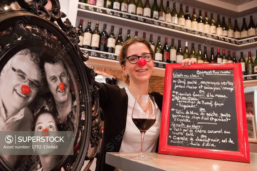 France, Haute Garonne, Toulouse, Elsa Abadie in his restaurant, the Red Nose