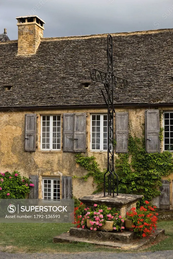 France, Dordogne, Black Perigord, Saint Genies, Old house with slate roof