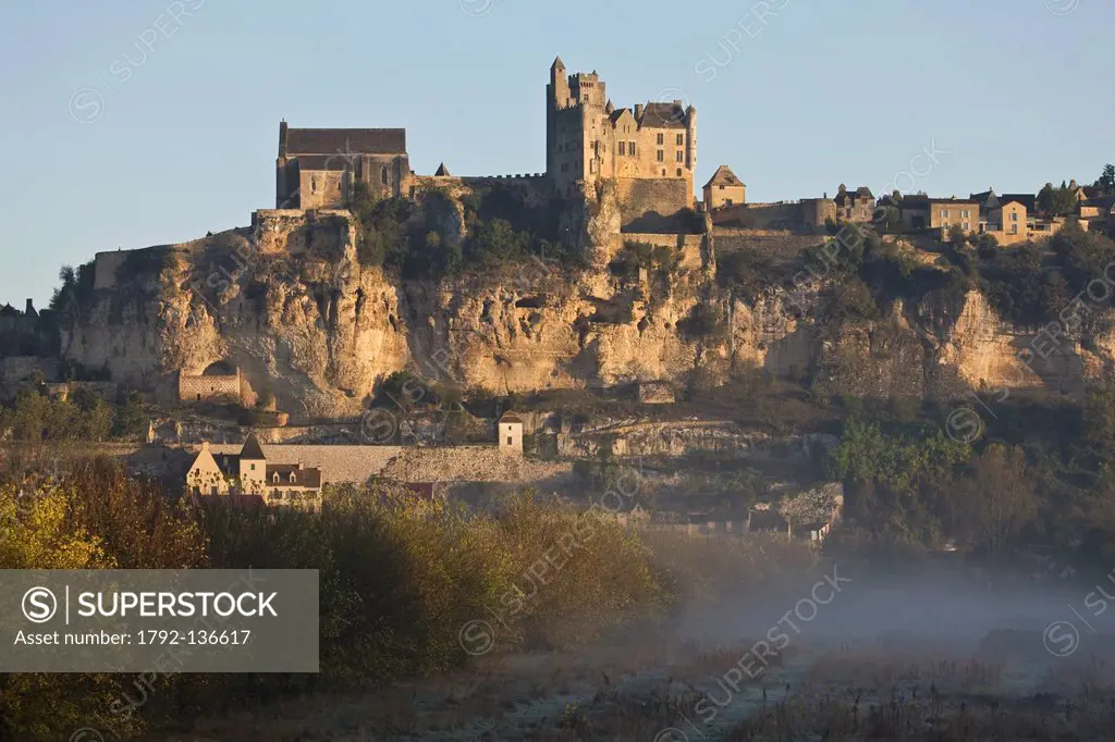 France, Dordogne, Dordogne Valley, Perigord Black, Beynac et Cazenac, labelled Les Plus Beaux Villages de France The Most Beautiful Villages of France...