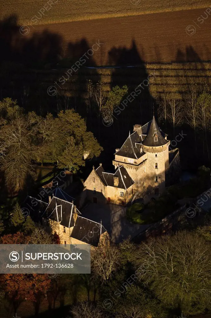 France, Dordogne, Valley of the Vezere, Perigord Black, Thonac, Castle Belcayre, Aerial view