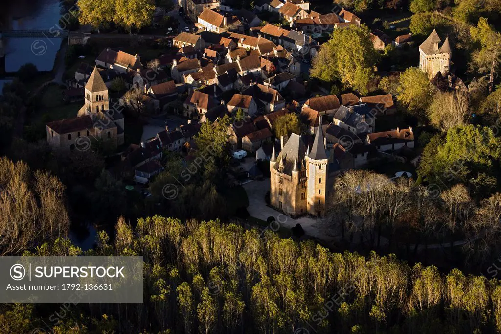 France, Dordogne, Valley of the Vezere, Perigord Black, Saint Le on sur Vezere, the village and the Castle of Cle rans, Aerial view