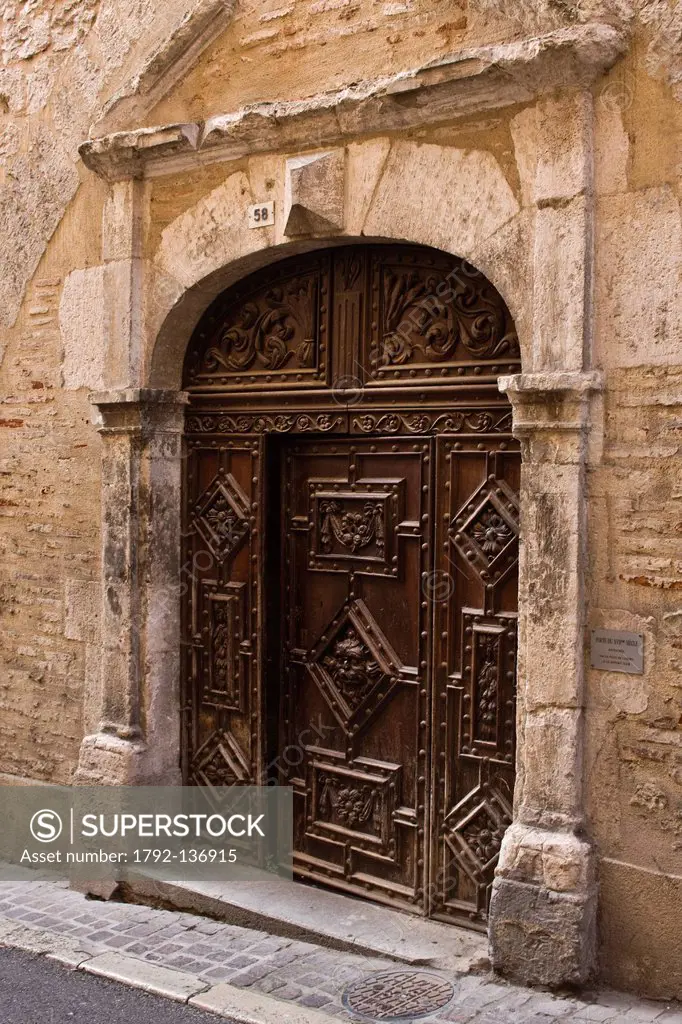 France, Lot, Cahors, old door detail of the seventeenth century, the castle of King Street
