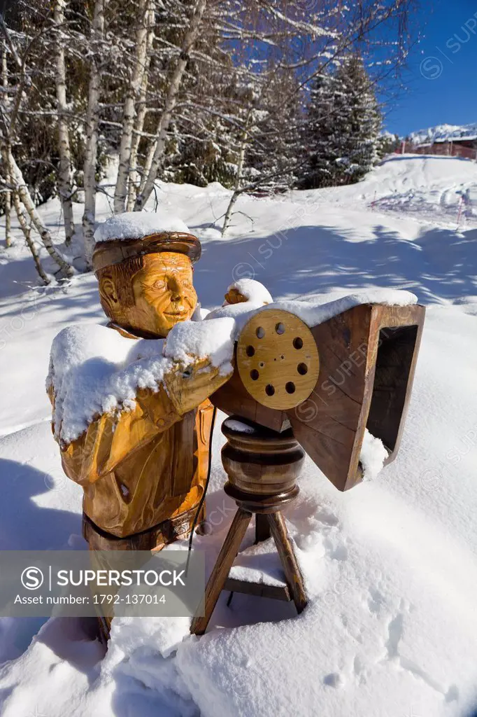 France, Savoie, Les Arcs 1800, Massif de La Vanoise, high Tarentaise valley, wooden sculpure