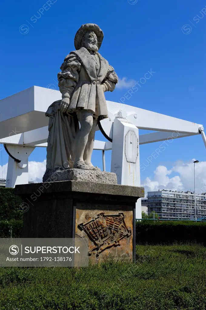 France, Seine Maritime, Le Havre, Downtown rebuilt by Auguste Perret listed as World Heritage by UNESCO, statue of Francois Ist founder of the city ne...