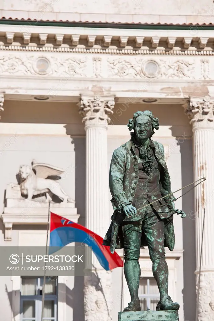Slovenia, Gulf of Trieste, Adriatic Coast, Primorska Region, Piran, Tartinijev trg Square, statue of the composer Tartini in front of the classical fa...