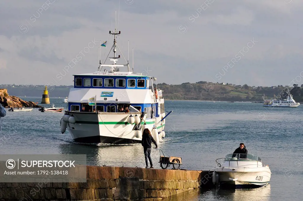 France, Cotes d´Armor, Brehat island, Port Clos, arrival of one of the stars of Brehat