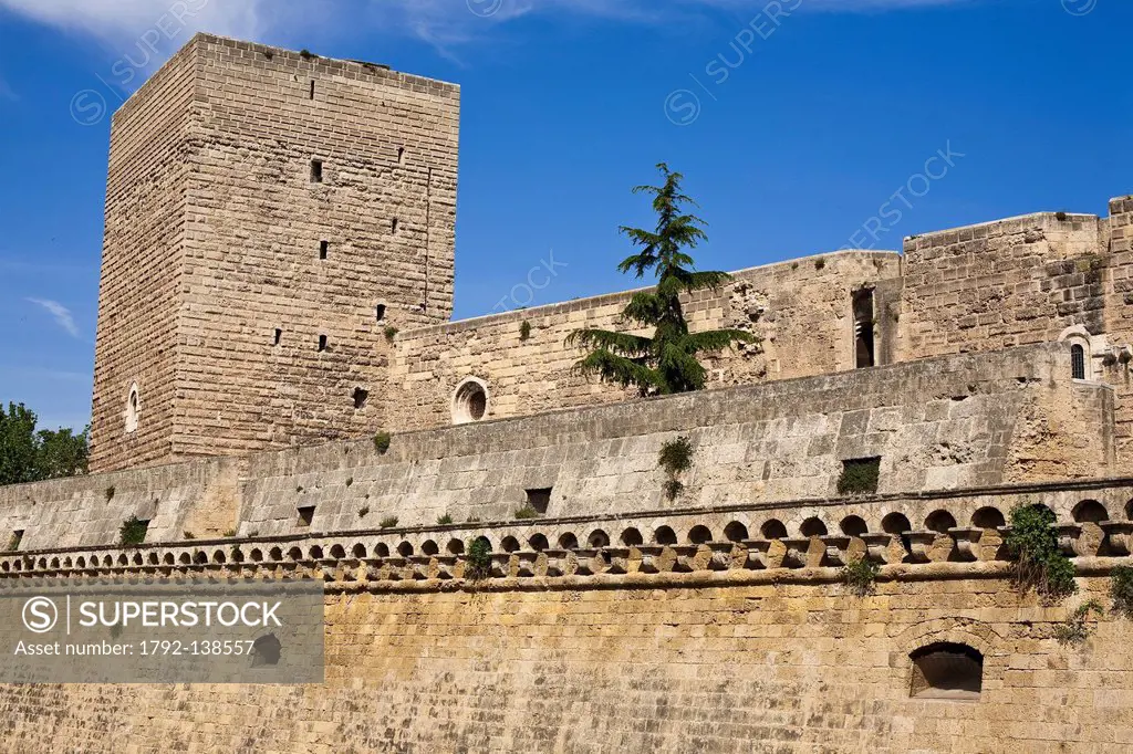 Italy, Puglia, Bari, 17th and 18th century castle surrounded by 16th century fortifications