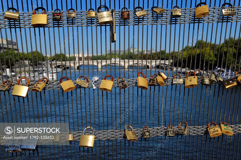 France, Paris, the passerelle bridge Leopold Sedar Senghor, formerly known as passerelle Solferino, lovers declare their love by hanging an engraved p...