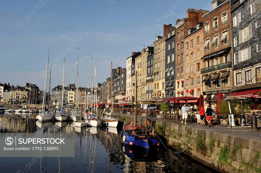 France, Calvados, Pays d´Auge, Honfleur, Vieux Bassin old basin and Sainte Catherine quay