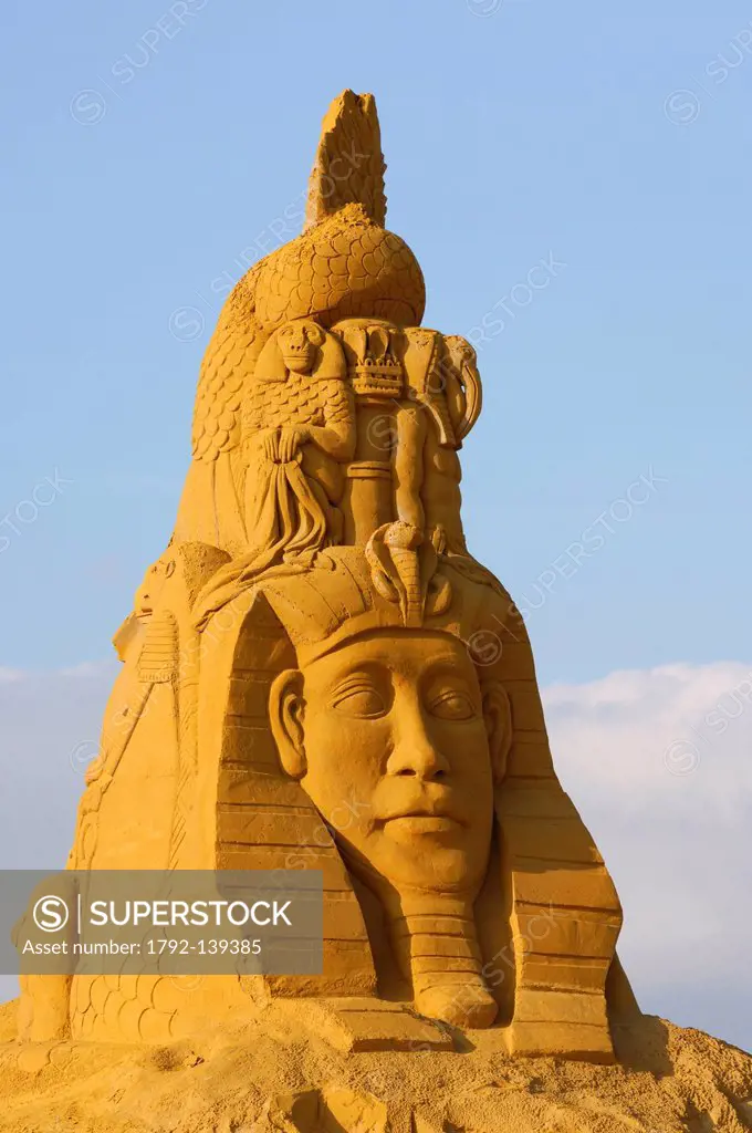 France, Pas de Calais, Cote d´Opale, Le Touquet, sculpture of sand of the egyptian king Toutankhamon