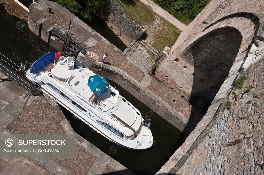 France, Lot, Cahors, Boat ride in the Lot Valley, passing the lock Pe nichette Bridge Valentre