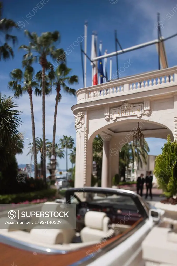 France, Alpes Maritimes, Cannes, Rolls Royce on the Croisette to the Carlton