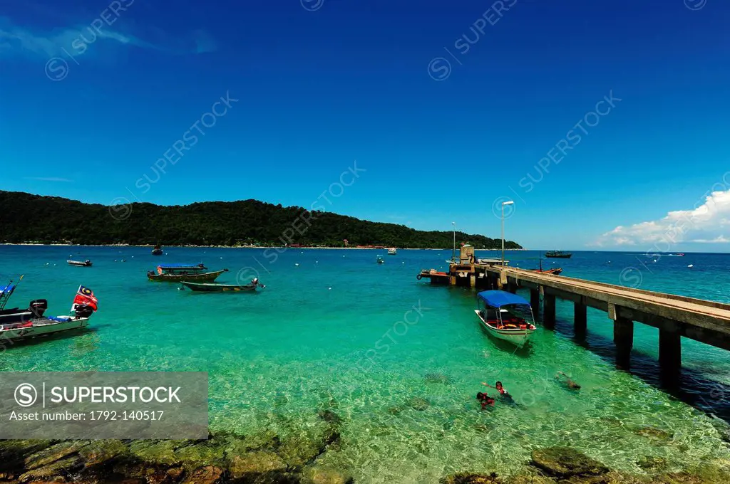 Malaysia, Terengganu State, Perhentian Islands, Perhentian Kecil, pontoon into transparent turquoise see