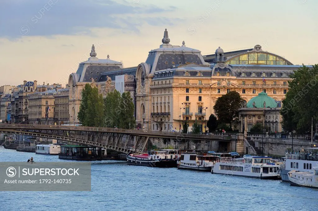 France, Paris, Left Bank, Orsay Museum, housed in the Gare d´Orsay, former railway station 1898 and the Passerelle Leopold Sedar Senghor, formerly kno...
