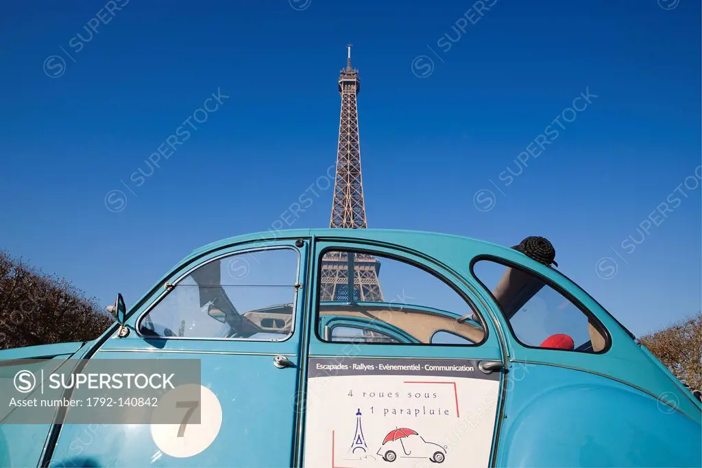 France, Paris, a 2CV Citroen in front of the Eiffel Tower