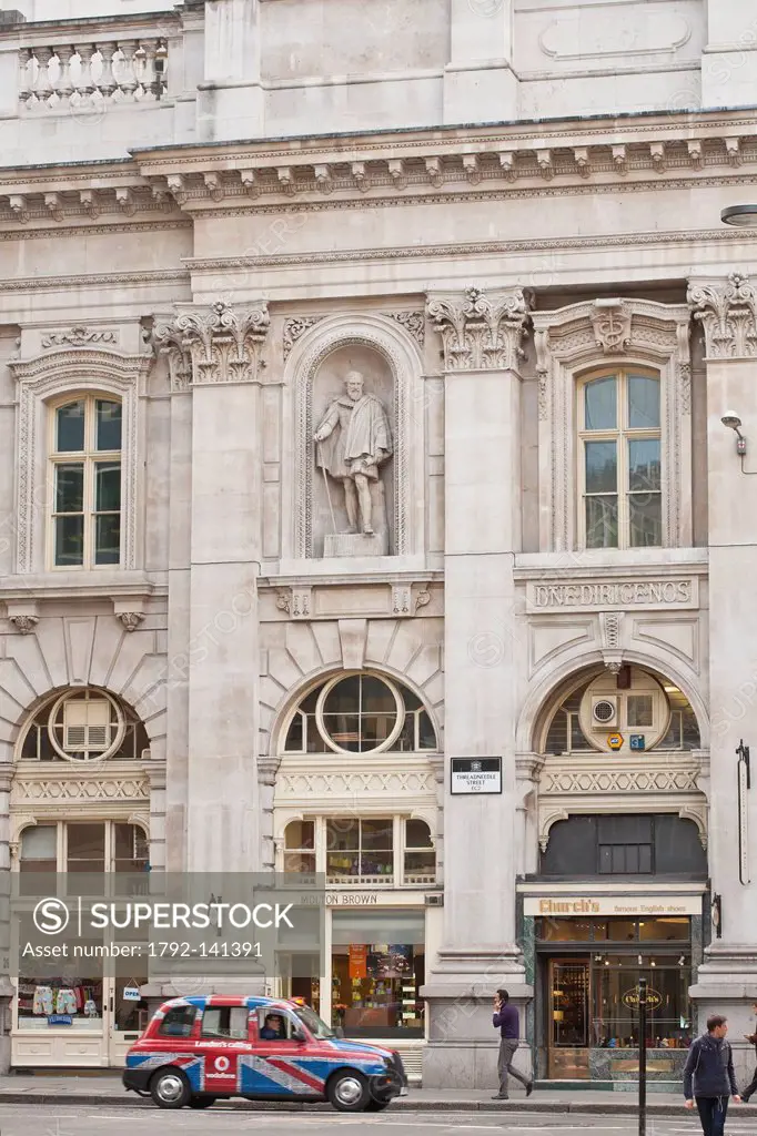 United Kingdom, London, City, Royal Exchange, former stock exchange, built by architect Sir William Tite, and inaugurated in 1844 by Queen Victoria, a...