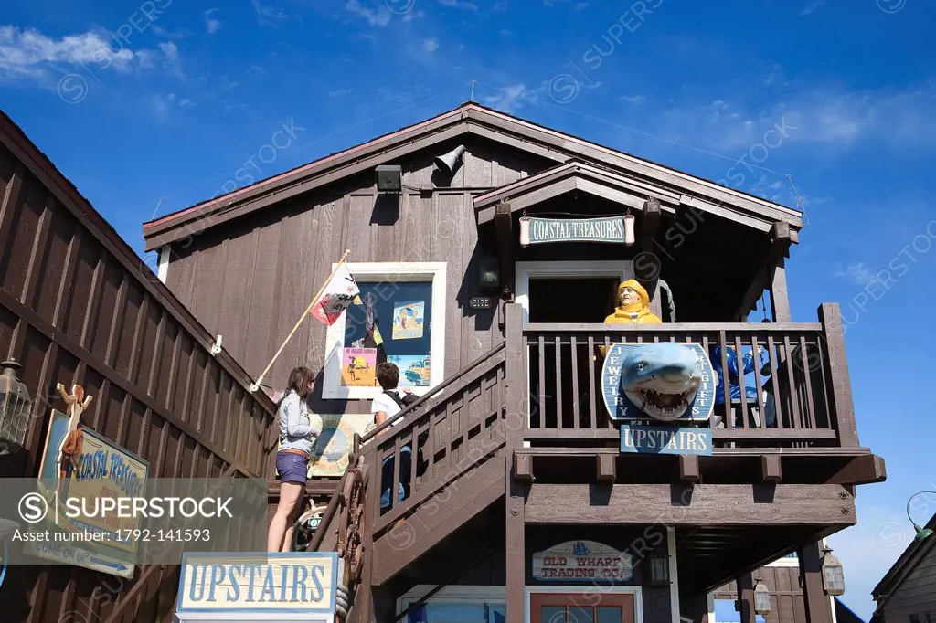 United States, California, Santa Barbara, souvenirs´ shop on Stearns Wharf