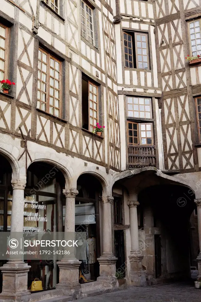 France, Haute Vienne, Limoges, cour du temple