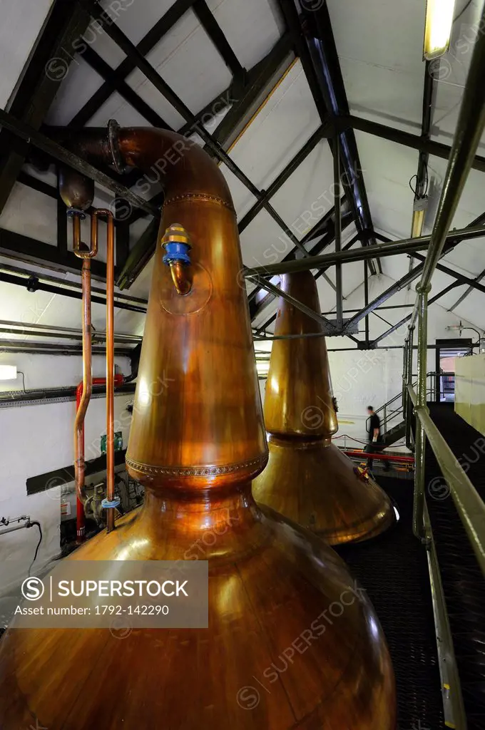 United Kingdom, Scotland, Inner Hebrides, Islay Island, Port Ellen, Ardbeg Scotch whisky distillery, Wash distillation in Pot Stills copper alambics