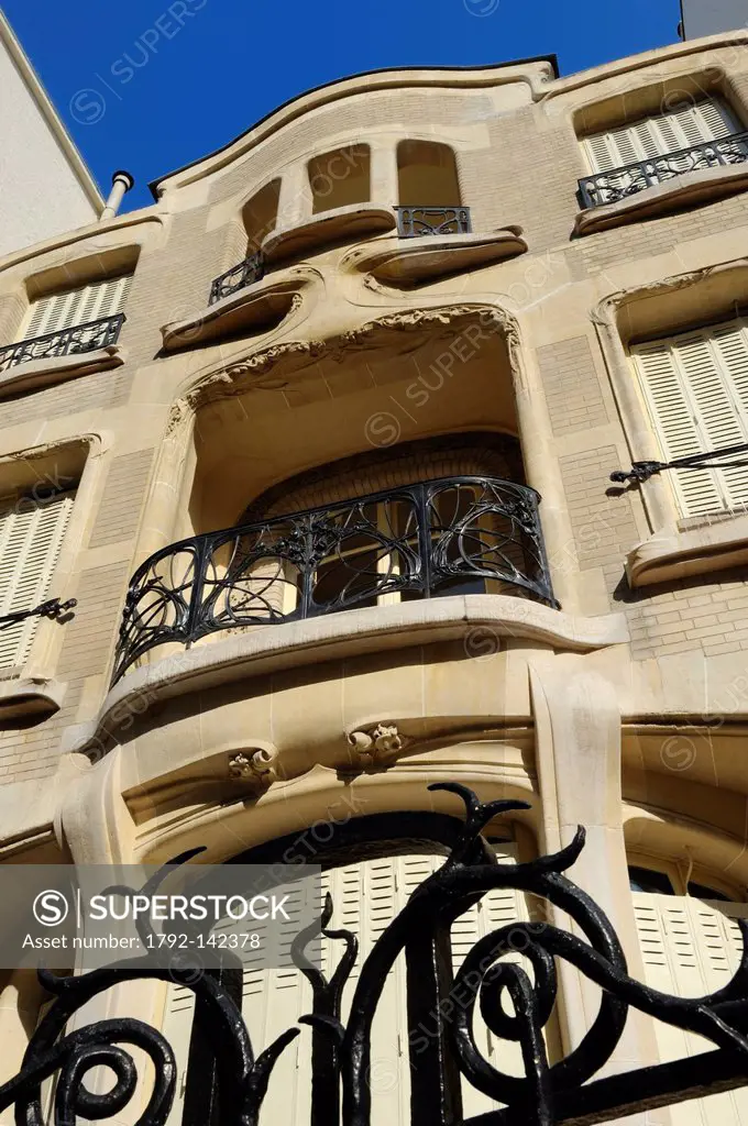 France, Paris, htel Mezzara on 60 Rue La Fontaine in Art Nouveau style by Hector Guimard
