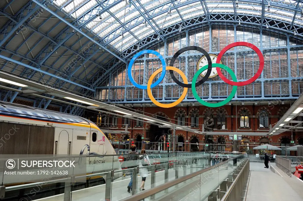 United Kingdom, London, St. Pancras station, Eurostar train and tcouple on the platform with the symbol of the Olympic Games