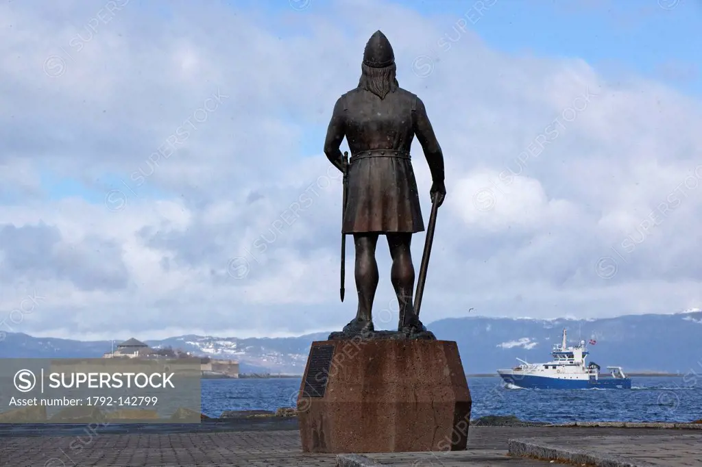 Norway, County of Sor Trondelag, Trondheim, Leif Erikson´s statue Leiv Eiriksson, the supposed discoverer of the American continent about 1000 year´s ...