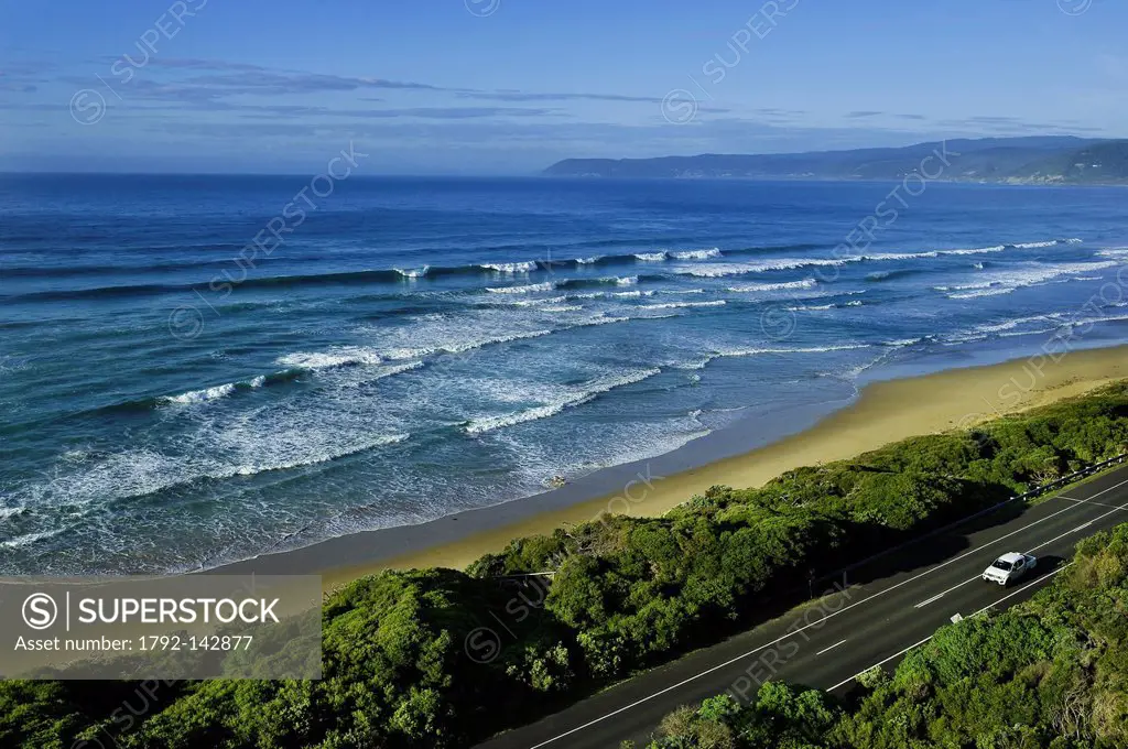 Australia, Victoria, Cape Otway, Great Ocean Road, Great Otway National Park, road following the ocean
