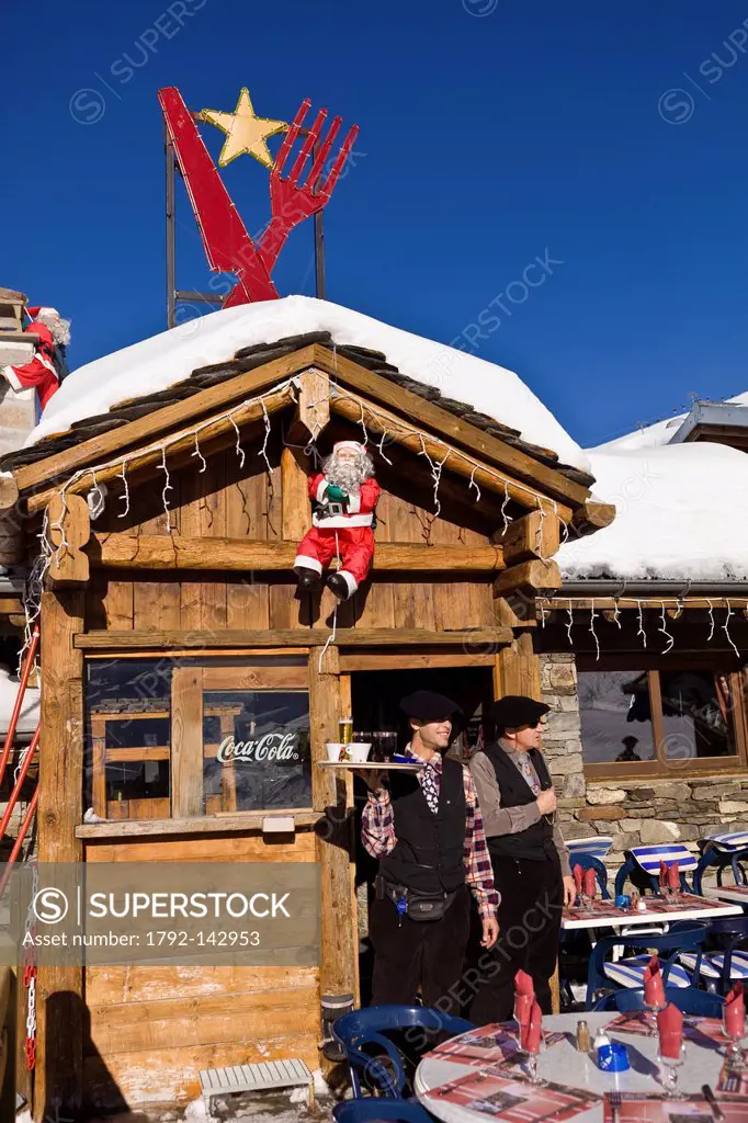 France, Savoie, Les Menuires, restaurant L´Etoile, the boss Jean Pierre and the waiter with the traditional beret, ski resort in the Three Valleys, De...