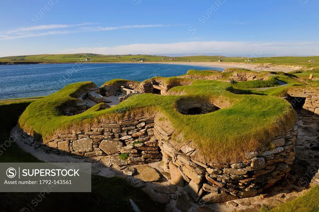 United Kingdom, Scotland, Orkney Islands, Isle of Mainland, ruins of Skara Brae prehistoric village, listed as World Heritage by UNESCO and the Bay of...