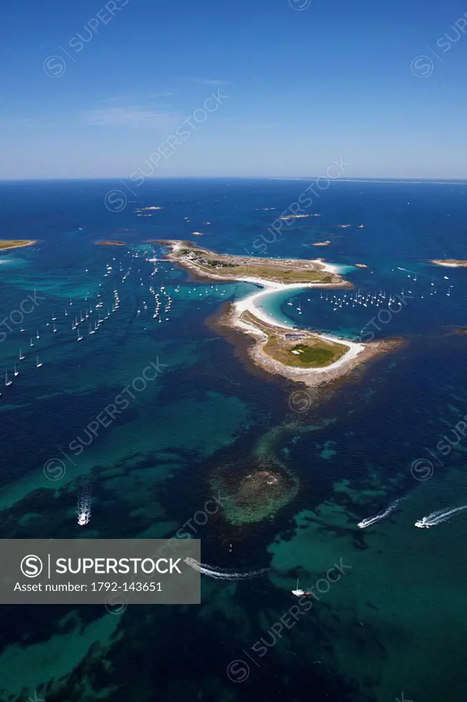 France, Finistere, La Foret Fouesnant, Glenan islands, Saint Nicolas island and Bananec island aerial view