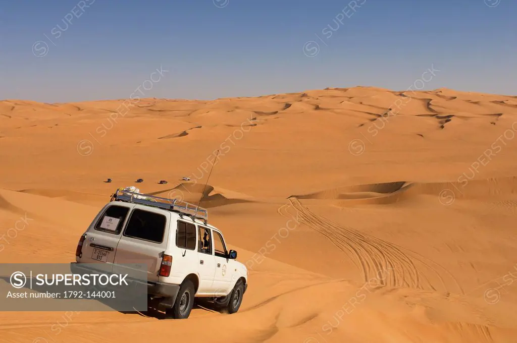 Libya, Fezzan, Sahara desert, Erg Awbari, SUV on sand dunes