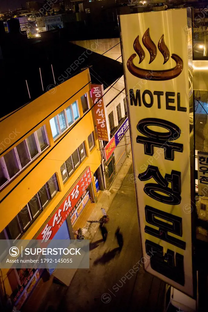 South Korea, South Jeolla Province, Yeosu, nightview of the street and of a motel´s sign near the harbour